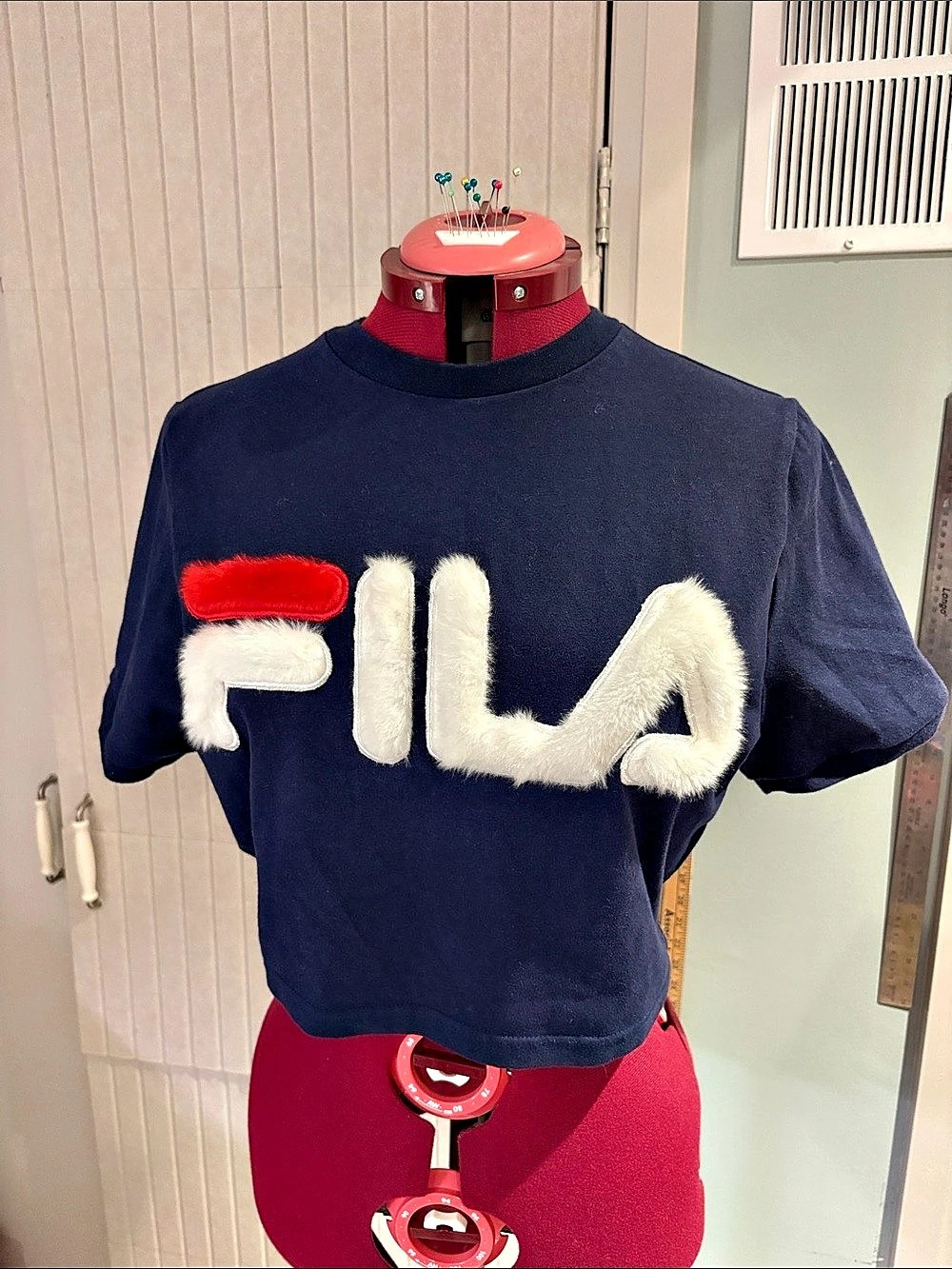 Fila women’s Short Sleeve cropped Tee Blue Size Large Like New Y2K